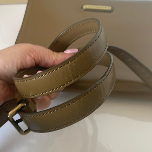 Authentic Limited Edition Crossbody/Shoulder Leather Bag Burberry. - Picture 16 of 17